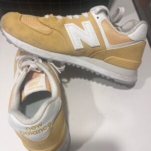 New Balance 574 women’s sneakers